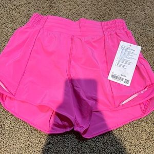 NWT lululemon hotty hot HR short 4” lined size 6 sonic pink